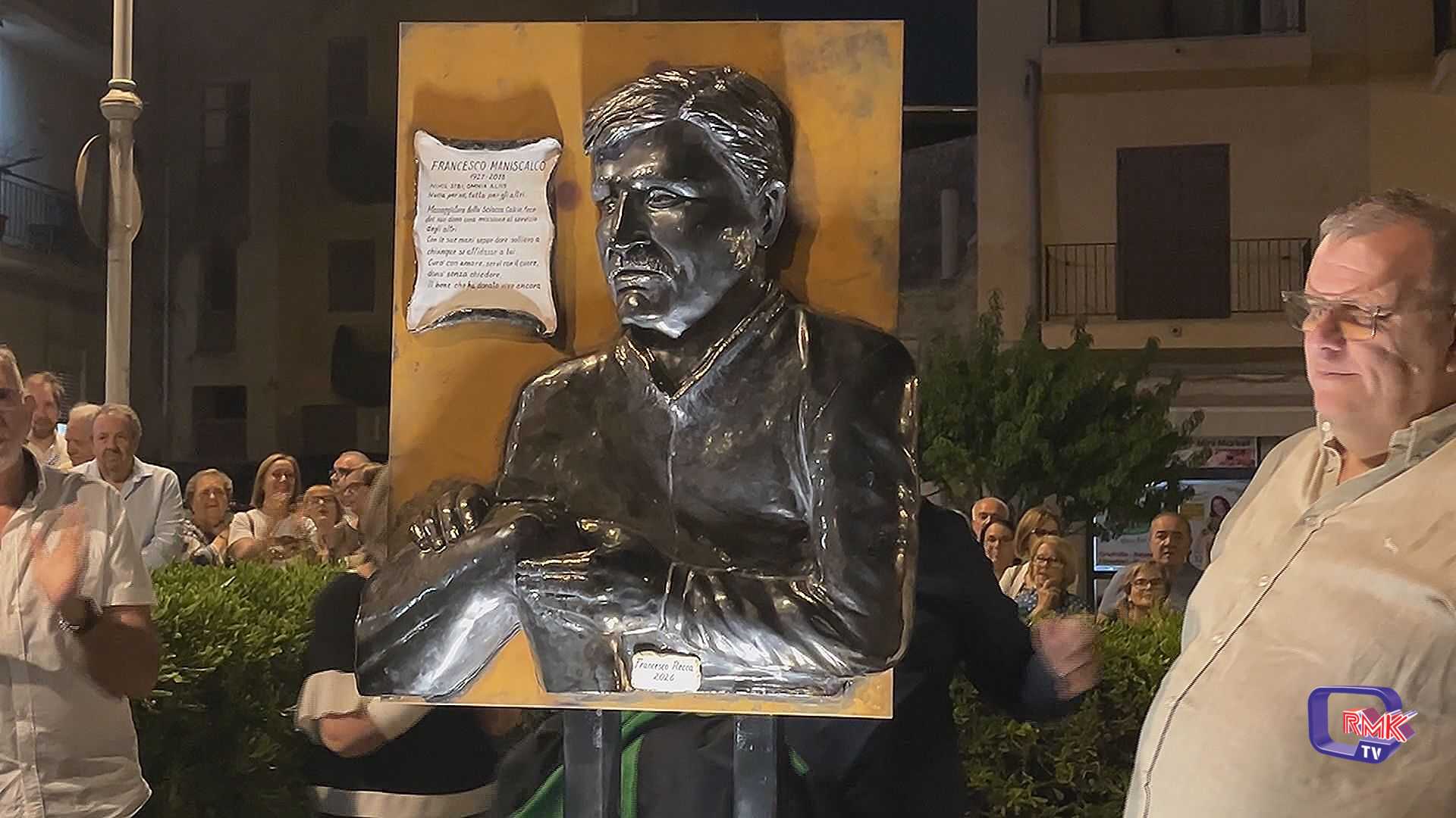 Un altorilievo per non dimenticare: San Michele abbraccia Francesco Maniscalco